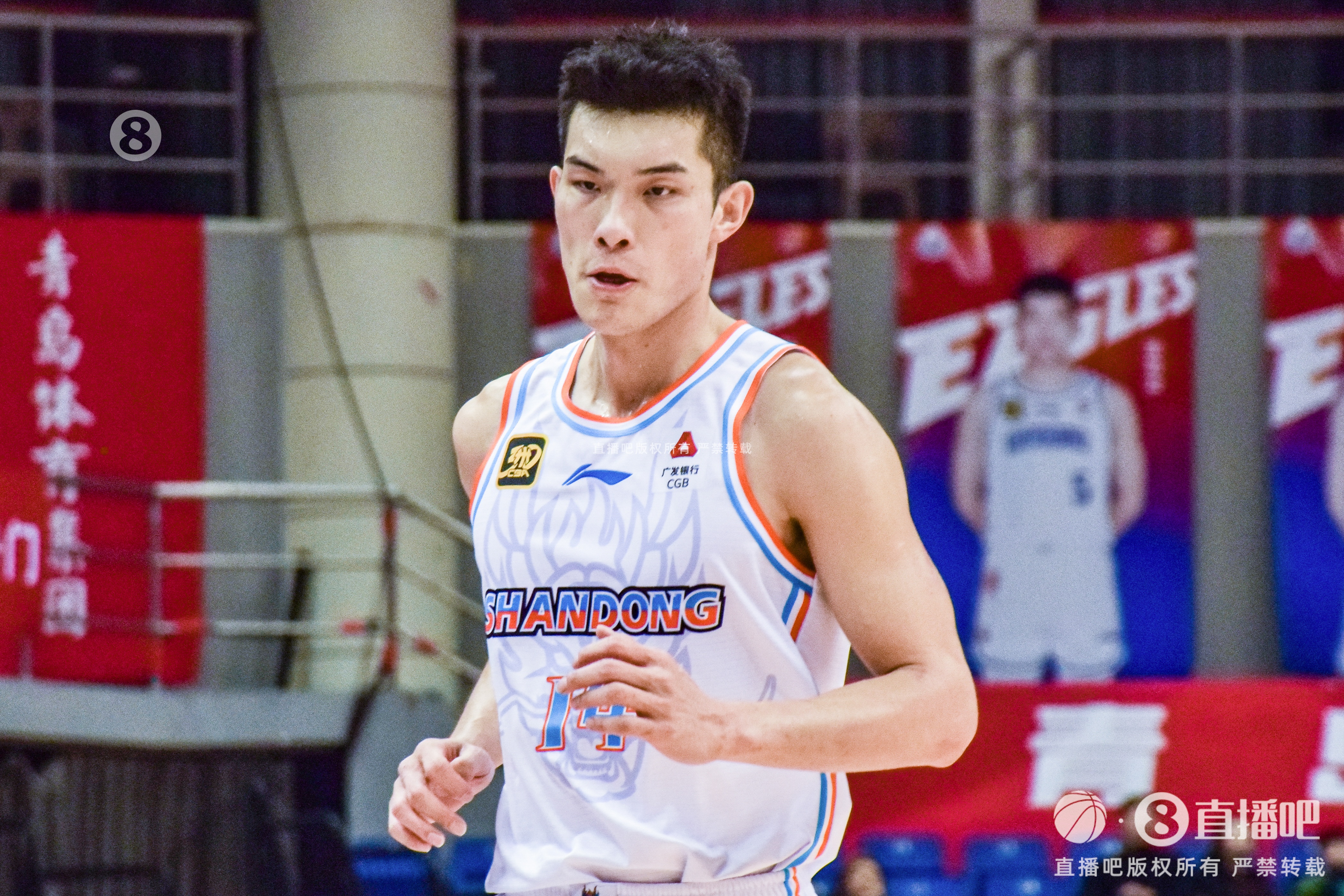 一人分饰两角！CBA官网中郭凯头像不仅自己用 迈尔斯·鲍威尔也用